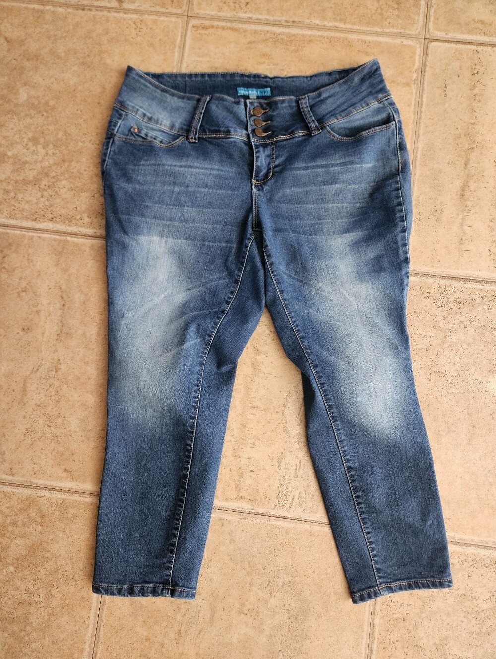 Blue Women's Mid-Rise Stretch Capris 14